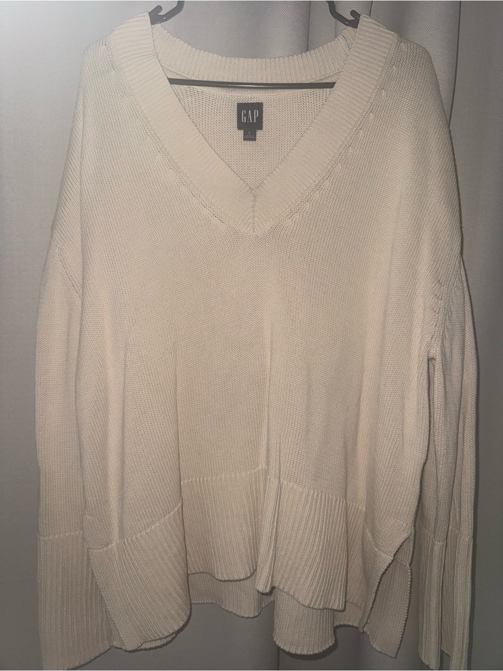 GAP Women's Cream V-Neck Lightweight Knit Pullover